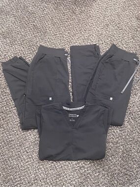 Fabletics Women’s Grey Scrub Set